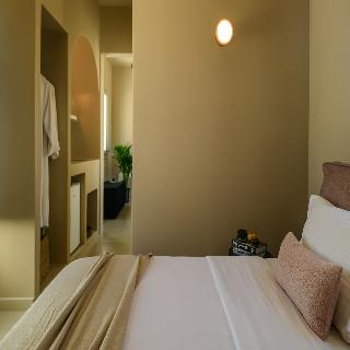 Arch Suites