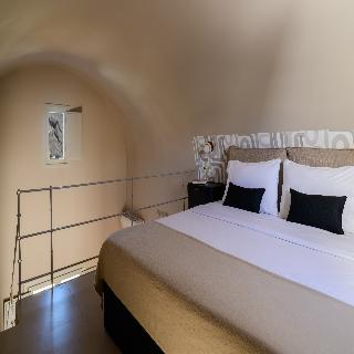 Arch Suites
