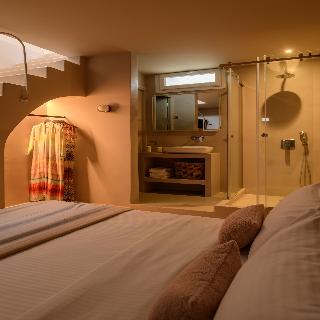Arch Suites
