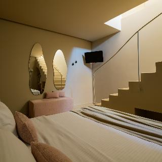 Arch Suites