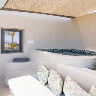 Hotiday Santorini Mesaria