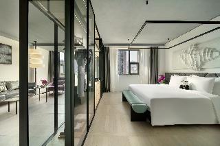 SELECTED SUITE