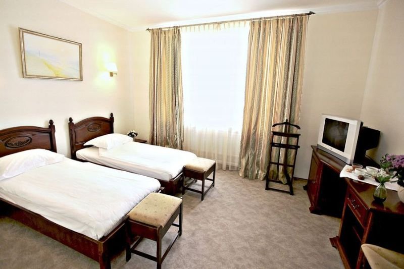 Room thumbnail 6