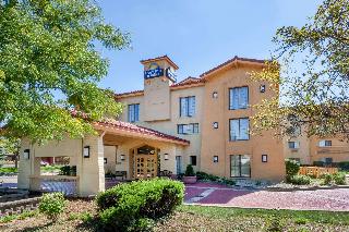 Days Inn & Suites by Wyndham Arlington Heights