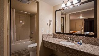 2 QUEEN BEDS,NSMK,WIREHISPD,MICRFRG,HAIR,COFMKR,IRON,FULL BREAKFAST