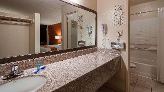 2 QUEEN BEDS,NSMK,WIREHISPD,MICRFRG,HAIR,COFMKR,IRON,FULL BREAKFAST