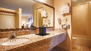 2 QUEEN BEDS,NSMK,WIREHISPD,MICRFRG,HAIR,COFMKR,IRON,FULL BREAKFAST