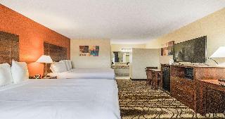 2 QUEEN BEDS,NSMK,WIREHISPD,MICRFRG,HAIR,COFMKR,IRON,FULL BREAKFAST