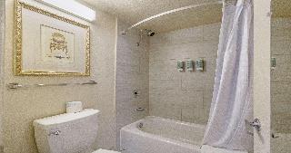 2 QUEEN BEDS,NSMK,WIREHISPD,MICRFRG,HAIR,COFMKR,IRON,FULL BREAKFAST
