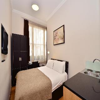 Room
 di The Hyde Park