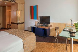 Standard Room with queen-size bed