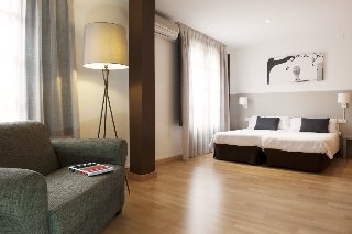 Room
 di MH Apartments Opera Rambla