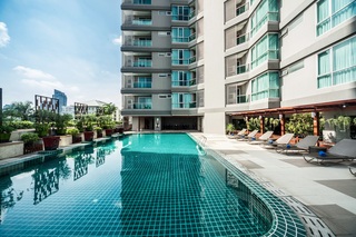 Pool
 di Adelphi Grande Bangkok