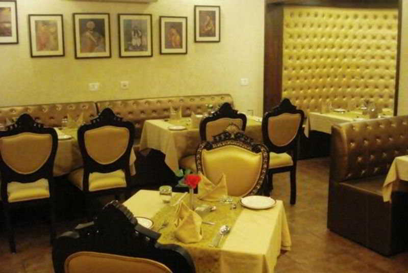 Siris 18 Agra - Restaurant