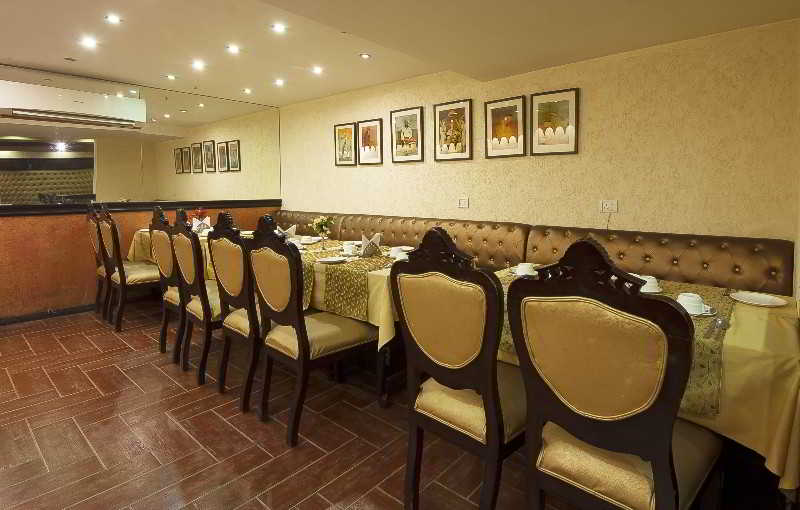 Siris 18 Agra - Restaurant