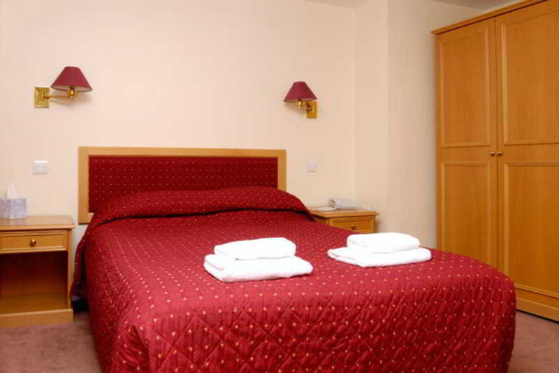 Room
 di The Douglas Arms Hotel