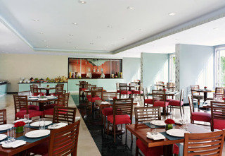 Restaurant
 di The Gateway Hotel fatehabad Road