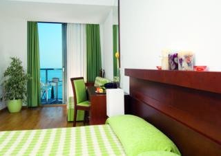 Room
 di Queen of Montenegro