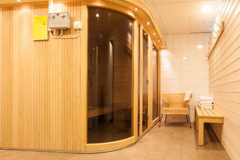 Sports and Entertainment
 di Stayat Lund