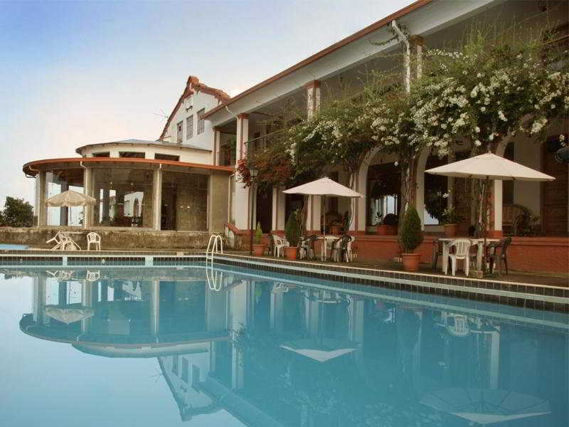 Pool
 di Gloria Coroico