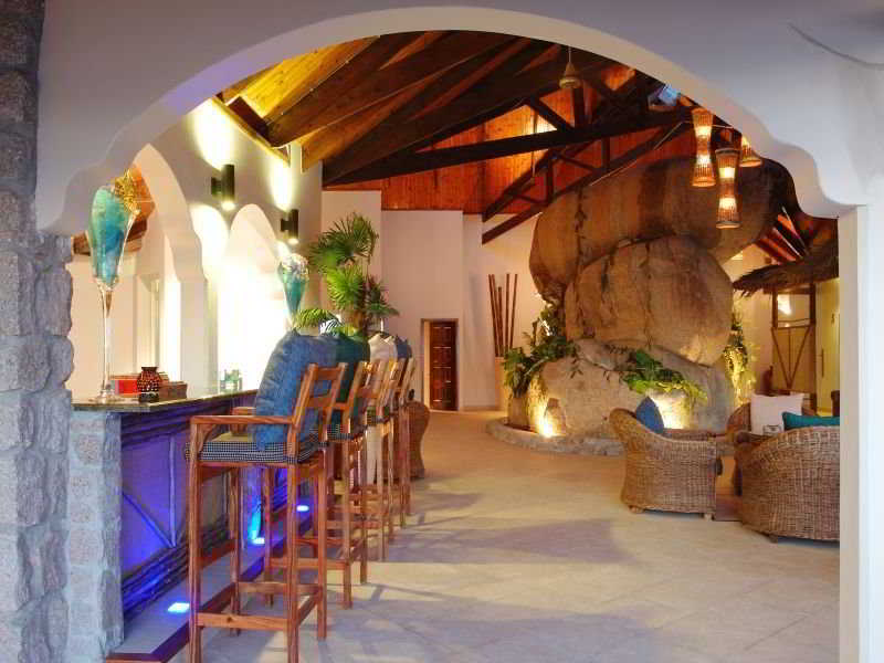 Bar
 di Coco de Mer Hotel and Black Parrot