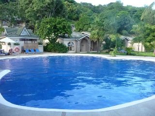 Pool
 di Coco de Mer Hotel and Black Parrot