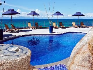 Pool
 di Coco de Mer Hotel and Black Parrot