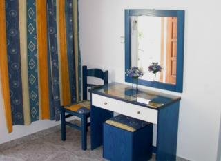 Room
 di George & Christos