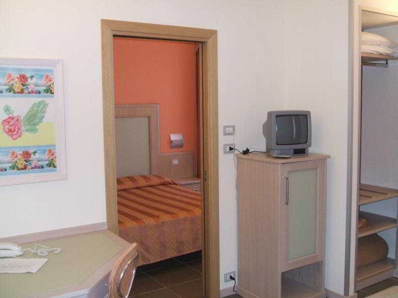 Room
 di Mediterraneo Livorno