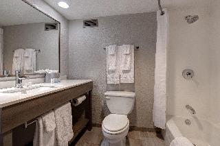 2 Queen Beds Suite Living Area