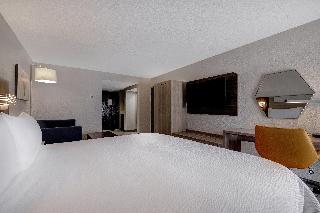 1 King Bed Suite Living Area