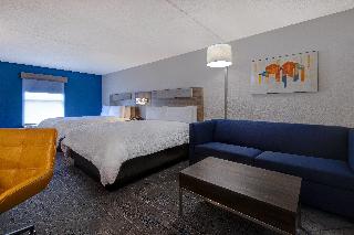 2 Queen Beds Suite Living Area