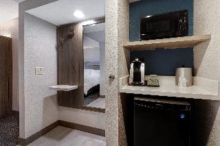 2 Queen Beds Suite Living Area