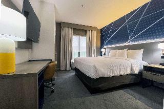 1 King Bed, Suite, Nonsmoking