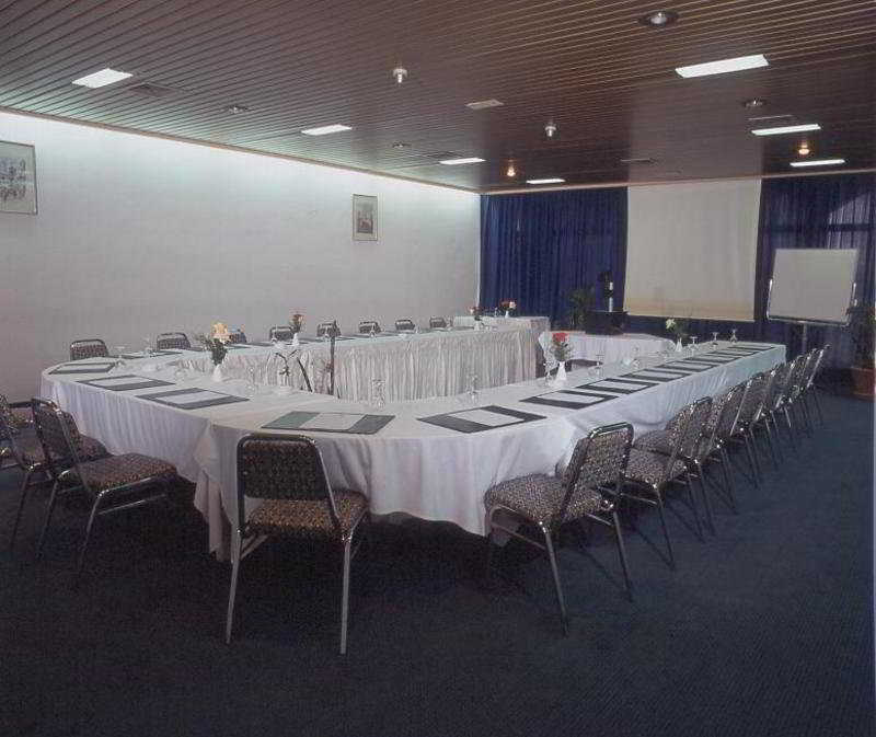 Conferences
 di Sangho Syphax Sfax