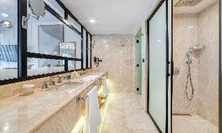 Numa Port Hotel