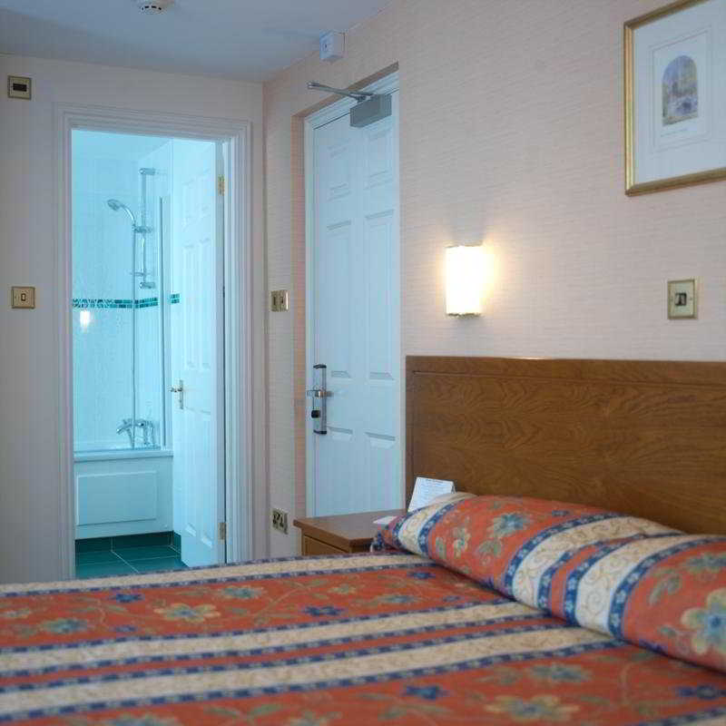 Room
 di The Metropole Hotel