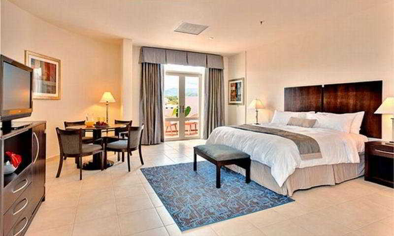 Room
 di Ramada Ponce