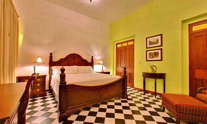 Room
 di Ramada Ponce