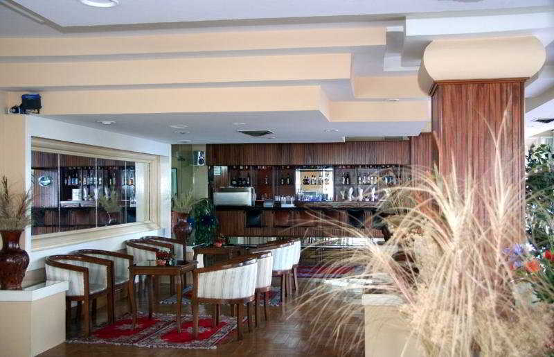 Bar
 di Tanjah Flandria