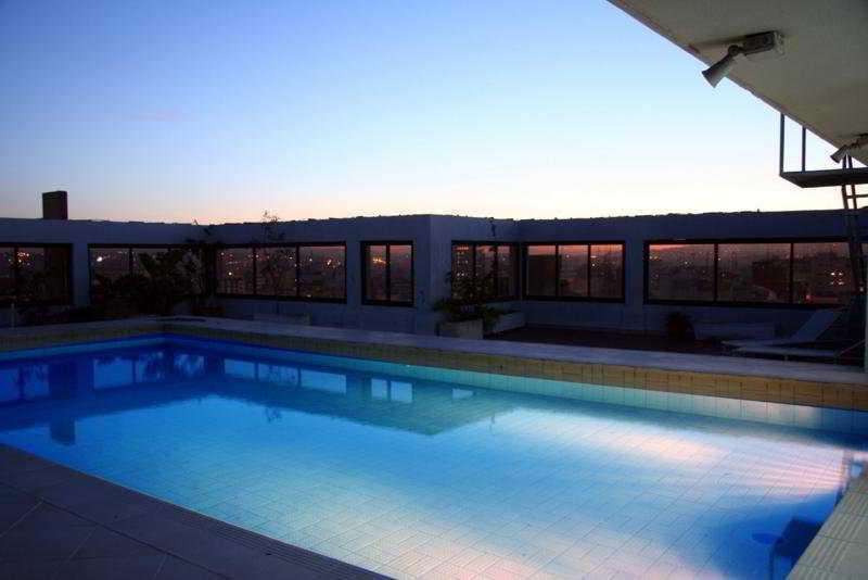 Pool
 di Tanjah Flandria