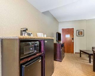 2 Queen Beds, Suite, Nonsmoking, Upgrade
