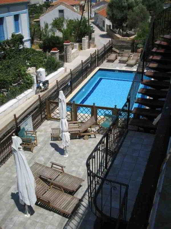 Pool
 di Aristotelis