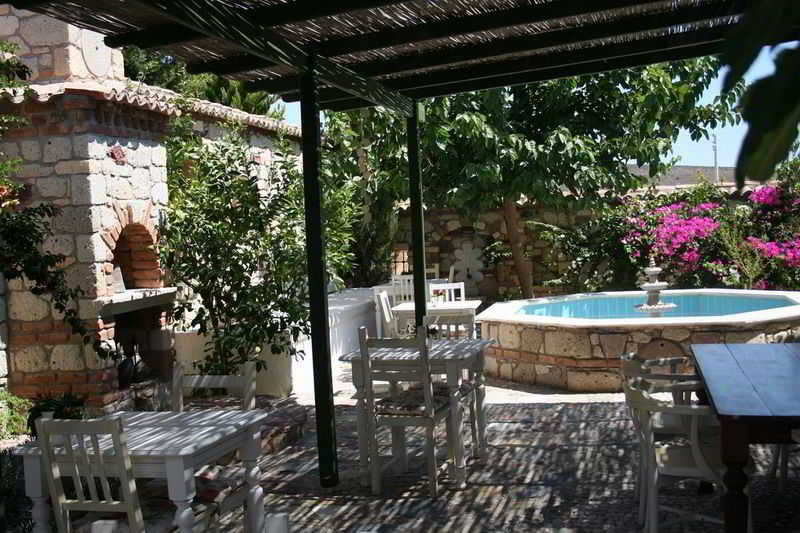 Alacati Zeytin Konak