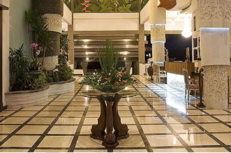 Lobby thumbnail 11