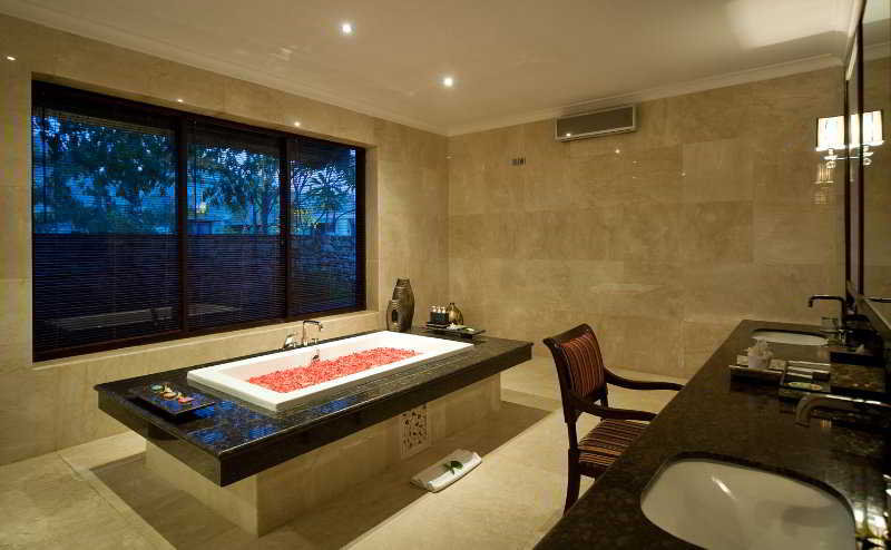 Room thumbnail 4