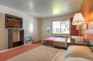 Motel 6 Carlsbad Downtown