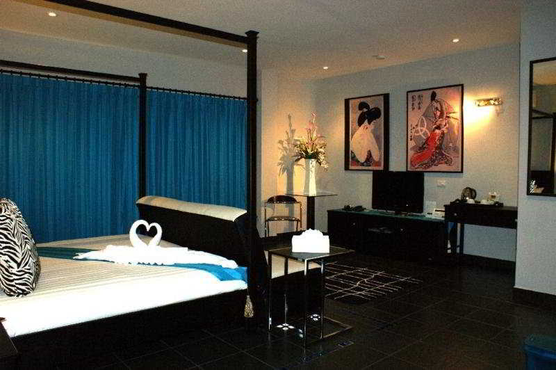 Room thumbnail 1