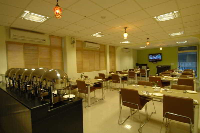 Clarks Inn Nehru Place - Restaurant