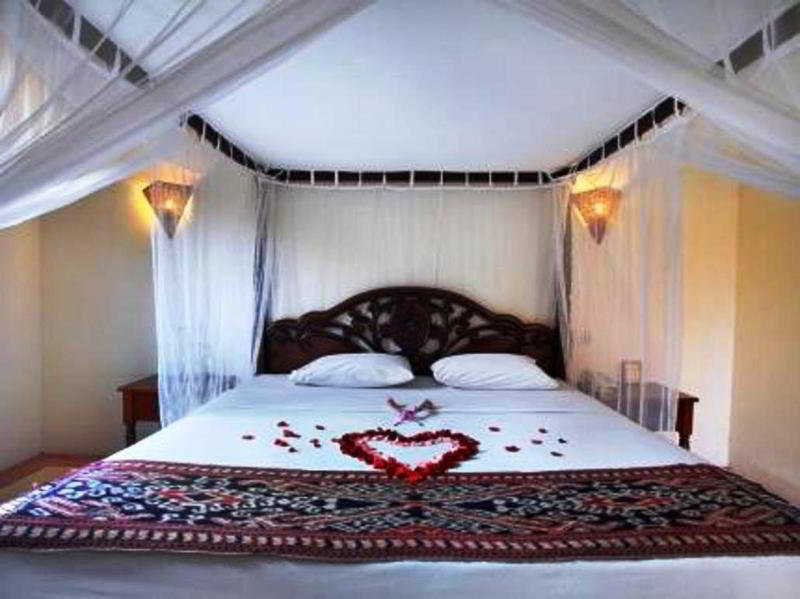 Room thumbnail 4